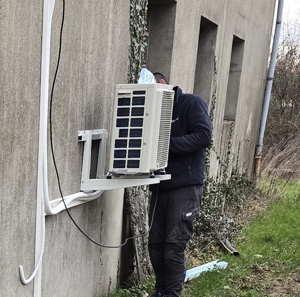installateur climatisation réversible Montrond-les-Bains - Mickael Faure